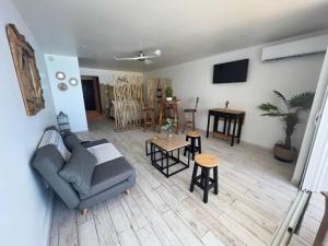 TV a/nebo společenská místnost v ubytování Studio Epoustouflant Vue Mer St Martin