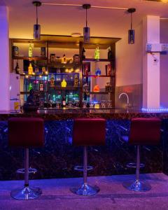 Khu vực lounge/bar tại Hotel Royalty