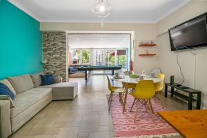 a living room with a couch and a table at Caparica Beach Charming in Costa da Caparica