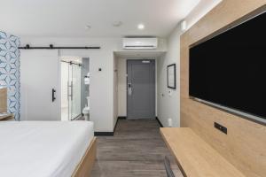 Postel nebo postele na pokoji v ubytování Kasa Niche Hotel Redwood City