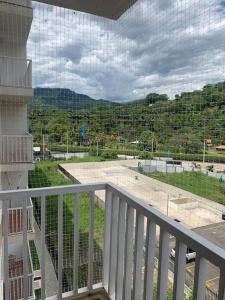 O vedere generală la munți sau o vedere la munte luată de la acest apartament