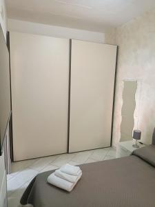 a bedroom with a bed with two towels on it at Delilah's house in Catania