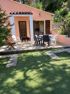 Vonkajšia záhrada v ubytovaní Villa à Marseille dans un cadre bucolique