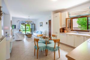 Kuchyň nebo kuchyňský kout v ubytování Casa Bianca Sea View