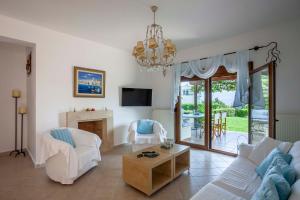 TV a/nebo společenská místnost v ubytování Casa Bianca Sea View