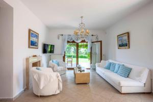 TV a/nebo společenská místnost v ubytování Casa Bianca Sea View