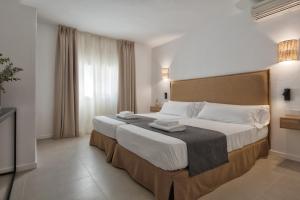 Postel nebo postele na pokoji v ubytování Alojamientos Turísticos Cardona Apartamento Hab Superior