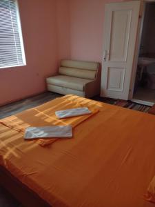 Posteľ alebo postele v izbe v ubytovaní Guest House Plamena