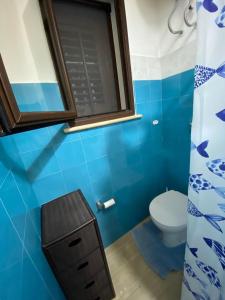 Ванная комната в Casa vacanza Mare blu Sibiliana