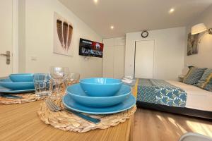 a room with blue bowls on a table with a bed at M4 Coeur Massy RER BC 600m - Orly20 min in Massy