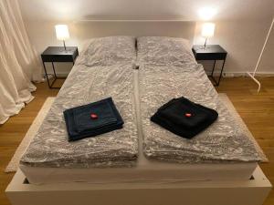 a bed with two black bags sitting on top of it at Schöne Wohnung für einen Kurzurlaub in Lüneburg in Lüneburg