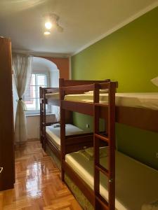Apartments Bella tesisinde bir ranza yatağı veya ranza yatakları