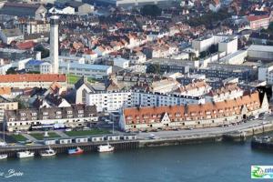 Nespecifikovaný výhled na destinaci Calais nebo výhled na město při pohledu z apartmánu