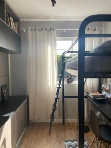 Palanda nebo palandy na pokoji v ubytování Apto com linda vista