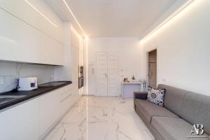 A seating area at [Suite Aurora] Luxury in the center of Sanremo