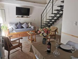 a living room with a couch and a table at Complejo Nogales in Tunuyán