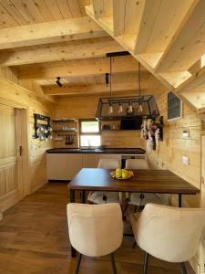 Kuchyň nebo kuchyňský kout v ubytování Stone Point Villas