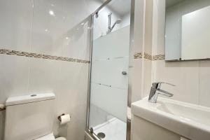 a bathroom with a shower and a toilet and a sink at Coeur Massy M9 Rer BC 600m - Orly20 min in Massy
