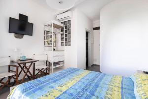 Rúm í herbergi á ALBERTA Rooms Manarola