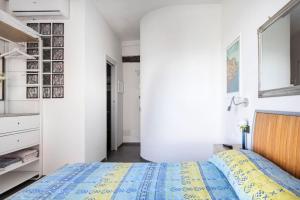 Rúm í herbergi á ALBERTA Rooms Manarola