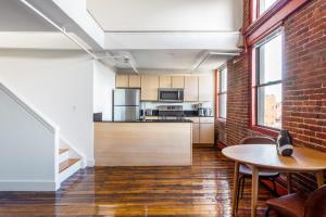 Gallery image of S End Loft w Pool Art Gallery Steps to T BOS-359 in Boston