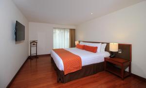 Hotel Windsor House Inn By GEH Suites客房内的一张或多张床位