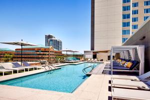 Bazén v ubytování Omni Tempe Hotel at ASU nebo v jeho okolí