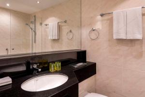 Koupelna v ubytování Four Points by Sheraton Munich Arabellapark