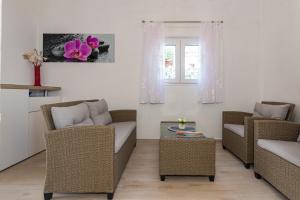 Posezení v ubytování NAVIS Sea View Apartment with pool