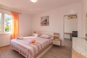 Postel nebo postele na pokoji v ubytování NAVIS Sea View Apartment with pool