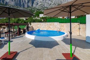Bazén v ubytování NAVIS Sea View Apartment with pool nebo v jeho okolí