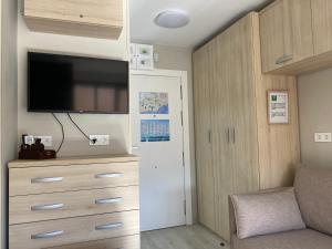 Телевизия и/или развлекателен център в Apartamentos Naciones Playa, La Paloma