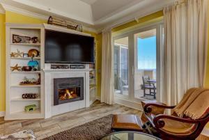a living room with a fireplace and a television at Ocean Place Beach Condo in Fernandina Beach
