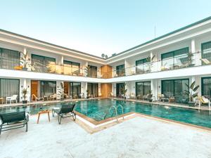 Bazén v ubytování S-Cape Hotel Fethiye nebo v jeho okolí