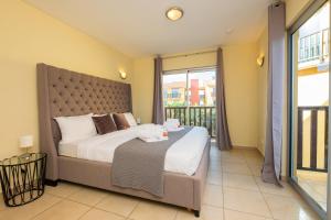 Postel nebo postele na pokoji v ubytování Droom appartement met uitzicht op de jachthaven + 37 fotografií