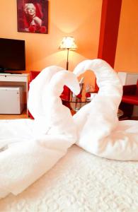Postel nebo postele na pokoji v ubytování Hotel Bursztyn