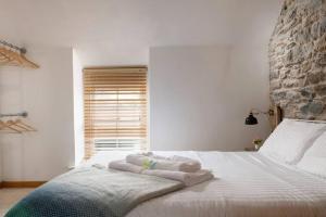 Voodi või voodid majutusasutuse Stunning 2 bedroom cottage in Penmachno near Betws y Coed toas