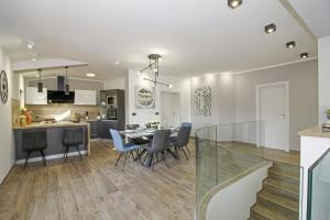 Kuchyň nebo kuchyňský kout v ubytování Villa Tina in Pinezići (Haus für 10 Personen)