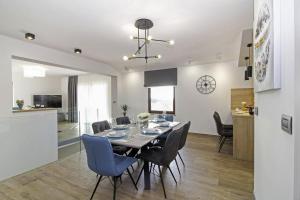 Kuchyň nebo kuchyňský kout v ubytování Villa Tina in Pinezići (Haus für 10 Personen)
