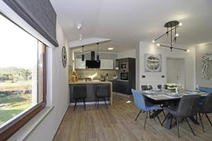Kuchyň nebo kuchyňský kout v ubytování Villa Tina in Pinezići (Haus für 10 Personen)