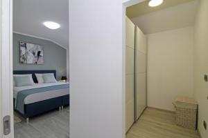 Postel nebo postele na pokoji v ubytování Villa Tina in Pinezići (Haus für 10 Personen)