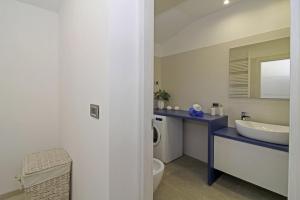 Koupelna v ubytování Villa Tina in Pinezići (Haus für 10 Personen)