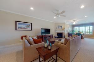 A seating area at Bayside Resort --- 38415 Boxwood Terrace, Unit #302B