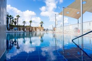 A piscina localizada em Lex Home in a Luxury Hotel ou nos arredores