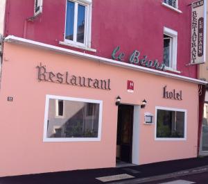a pink building with a sign for a hotel at Hôtel du Béarn in Bagnères-de-Bigorre