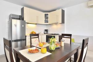 Kuchyňa alebo kuchynka v ubytovaní Aspalathos dream apartment