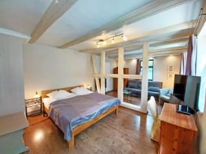 Ένα ή περισσότερα κρεβάτια σε δωμάτιο στο Schlossberg-Hotel Garni