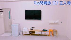 TV a/nebo společenská místnost v ubytování Funshine B&B