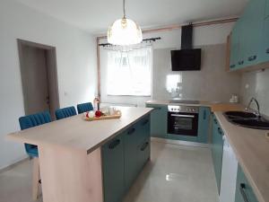 Kuchyňa alebo kuchynka v ubytovaní Holiday Home in Senj with Pool near Beach