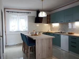 Kuchyňa alebo kuchynka v ubytovaní Holiday Home in Senj with Pool near Beach